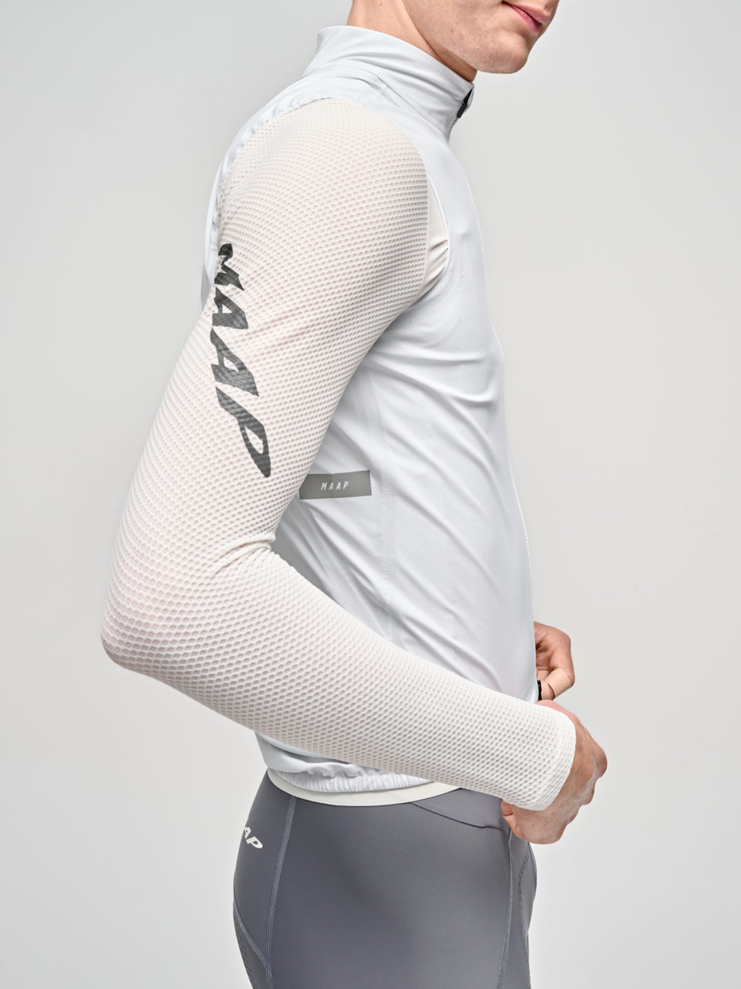 Atmos Vest - White