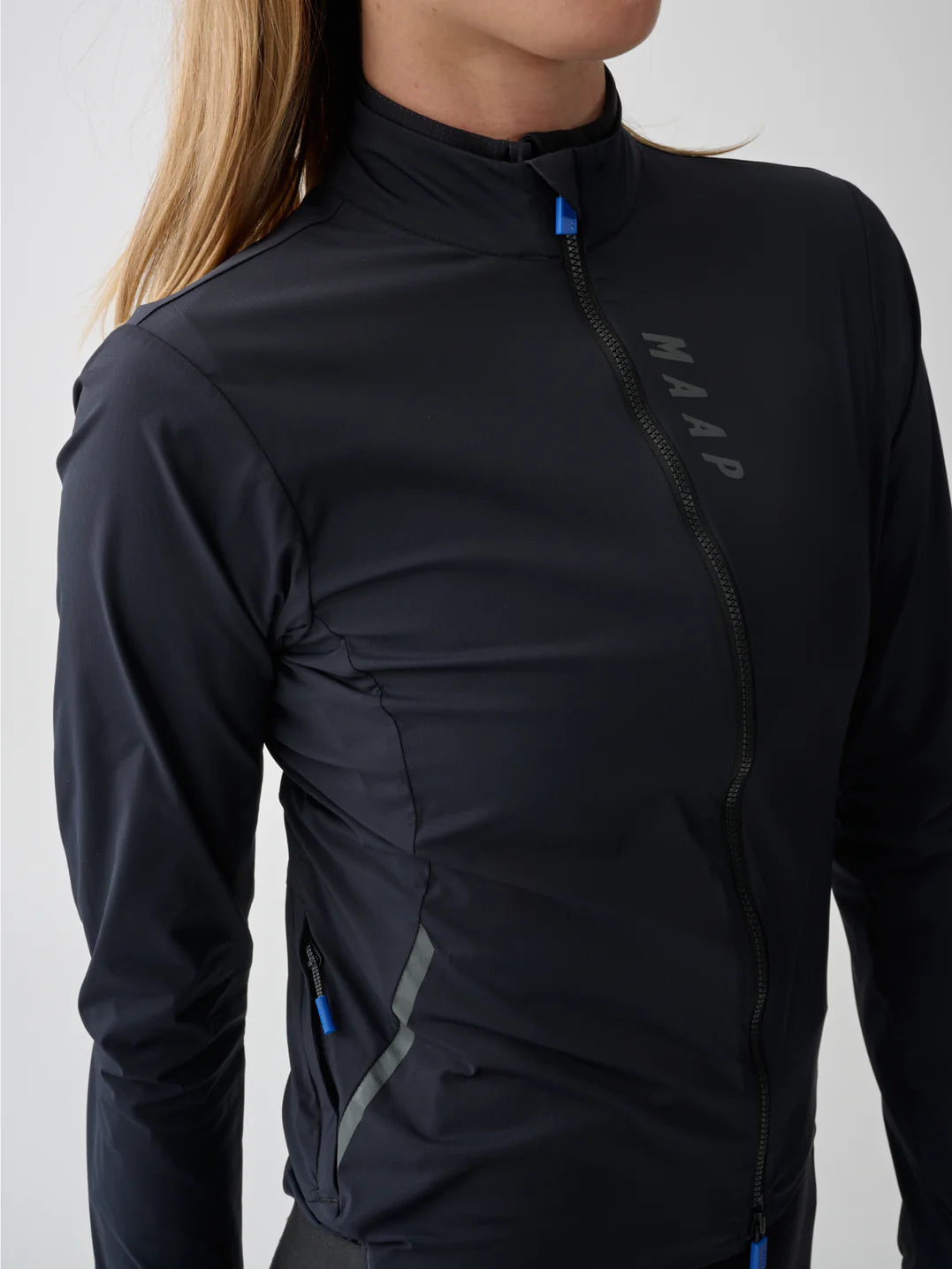 WOMEN’S TEAM FLOW JACKET - JET BLACK