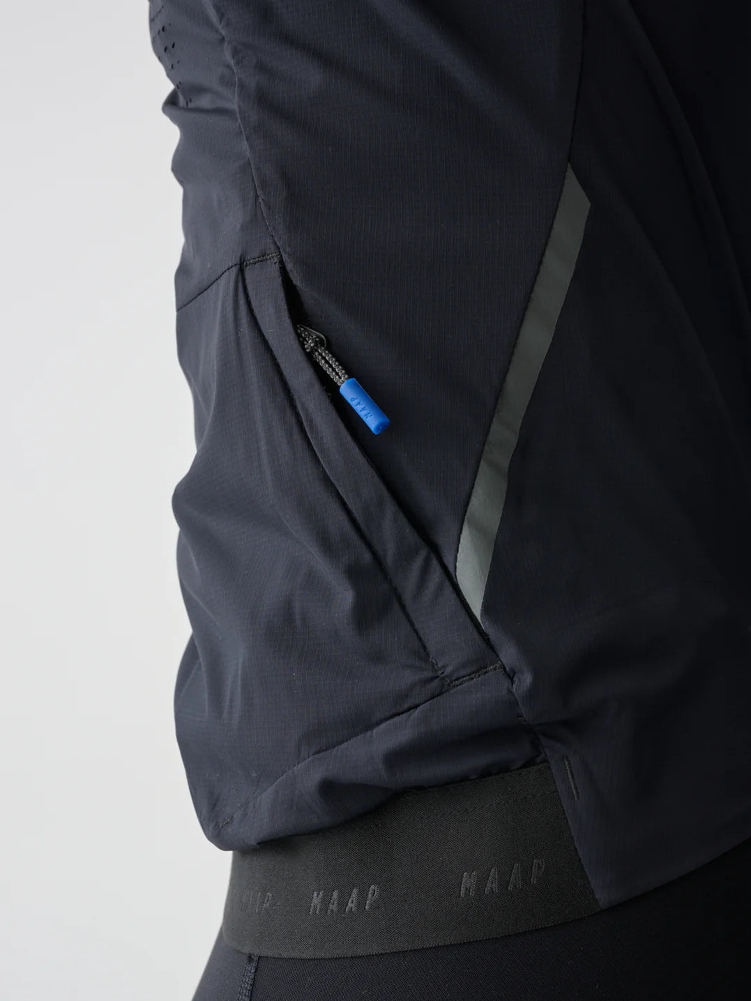 WOMEN’S TEAM FLOW JACKET - JET BLACK