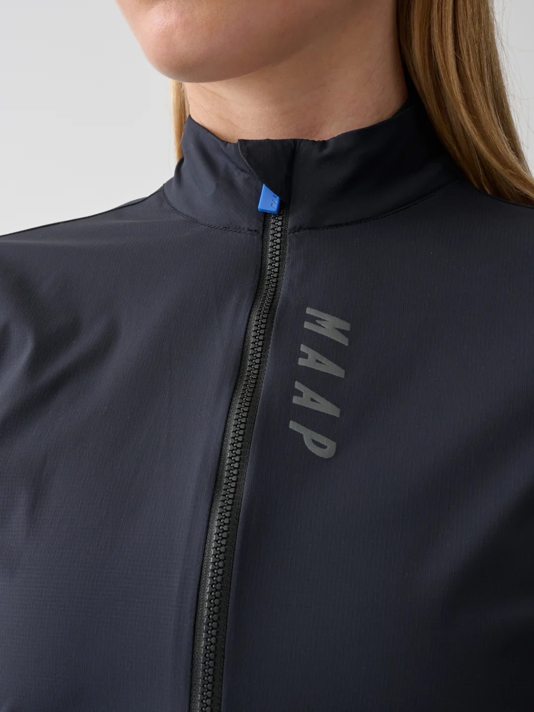 WOMEN’S TEAM FLOW JACKET - JET BLACK