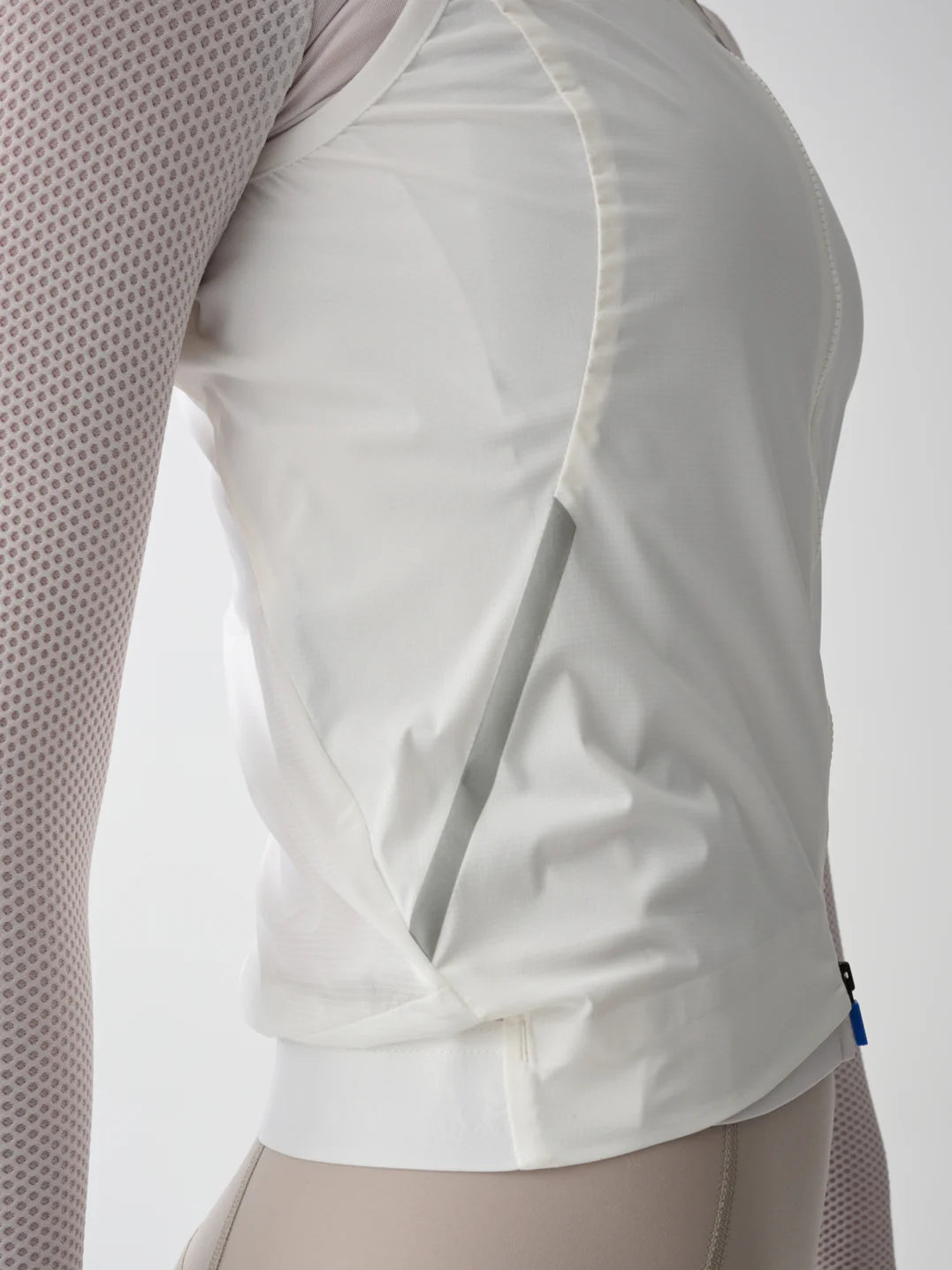 WOMEN’S TEAM FLOW VEST - OPTIC WHITE